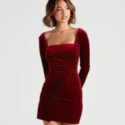 Windsor. Katrina Velvet Long Sleeve Dress
