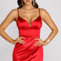 Windsor. Nori Formal Plunging Satin Dress -Deals Skirt Store 05002 0237 3 ec46c689 9e72 4da4 936a 22ba95fe2f3d