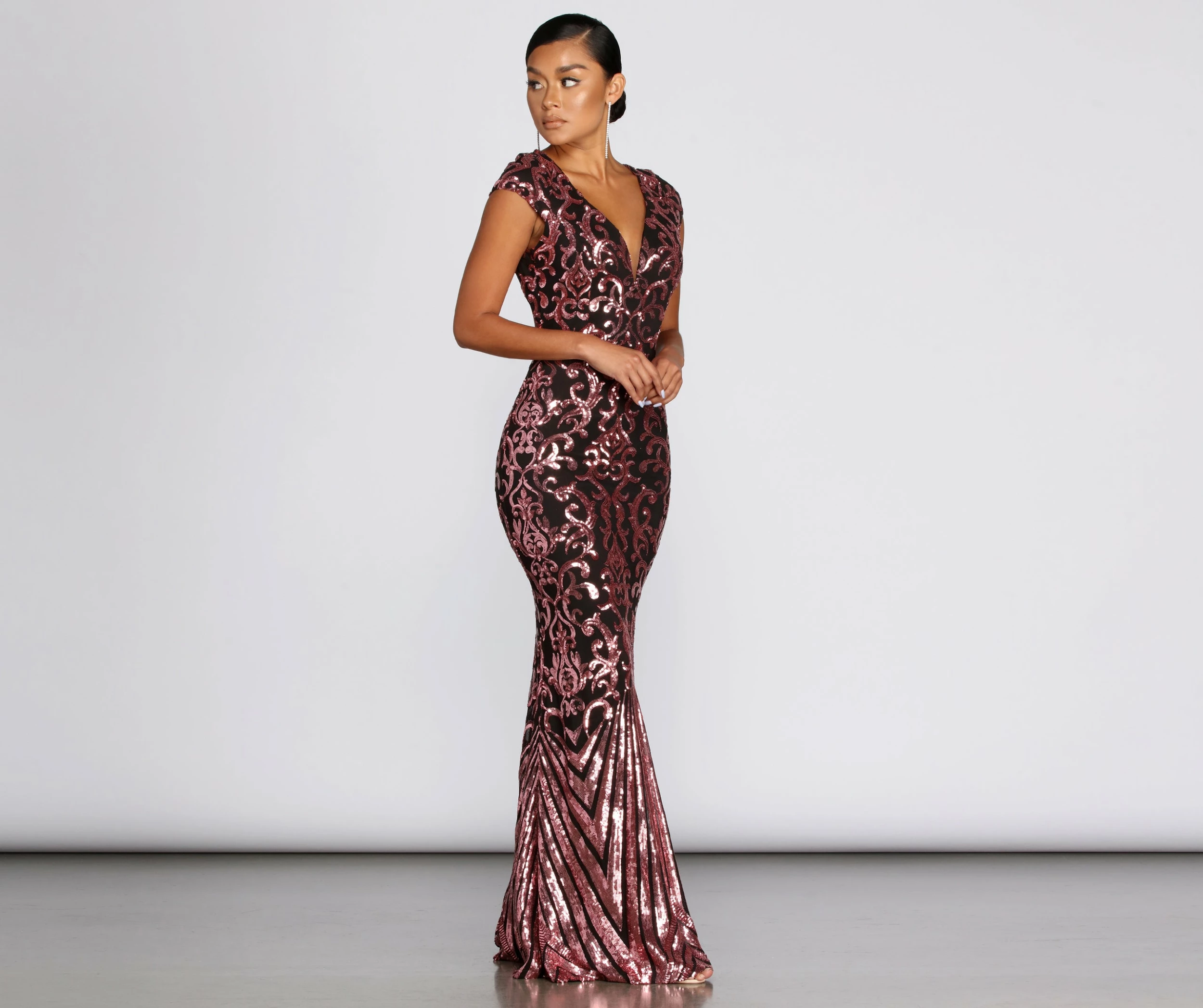 Windsor. Elsie Formal Open Back Sequin Dress 6 Windsor. Elsie Formal Open Back Sequin Dress - Image 4