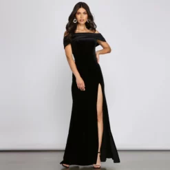 Windsor. Olivia Formal Velvet Off-The-Shoulder Dress