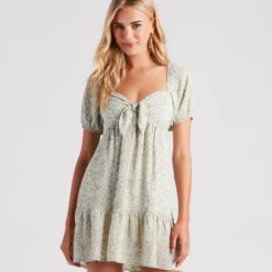 Windsor. Playful Touch Crepe Daisy Print Short Dress