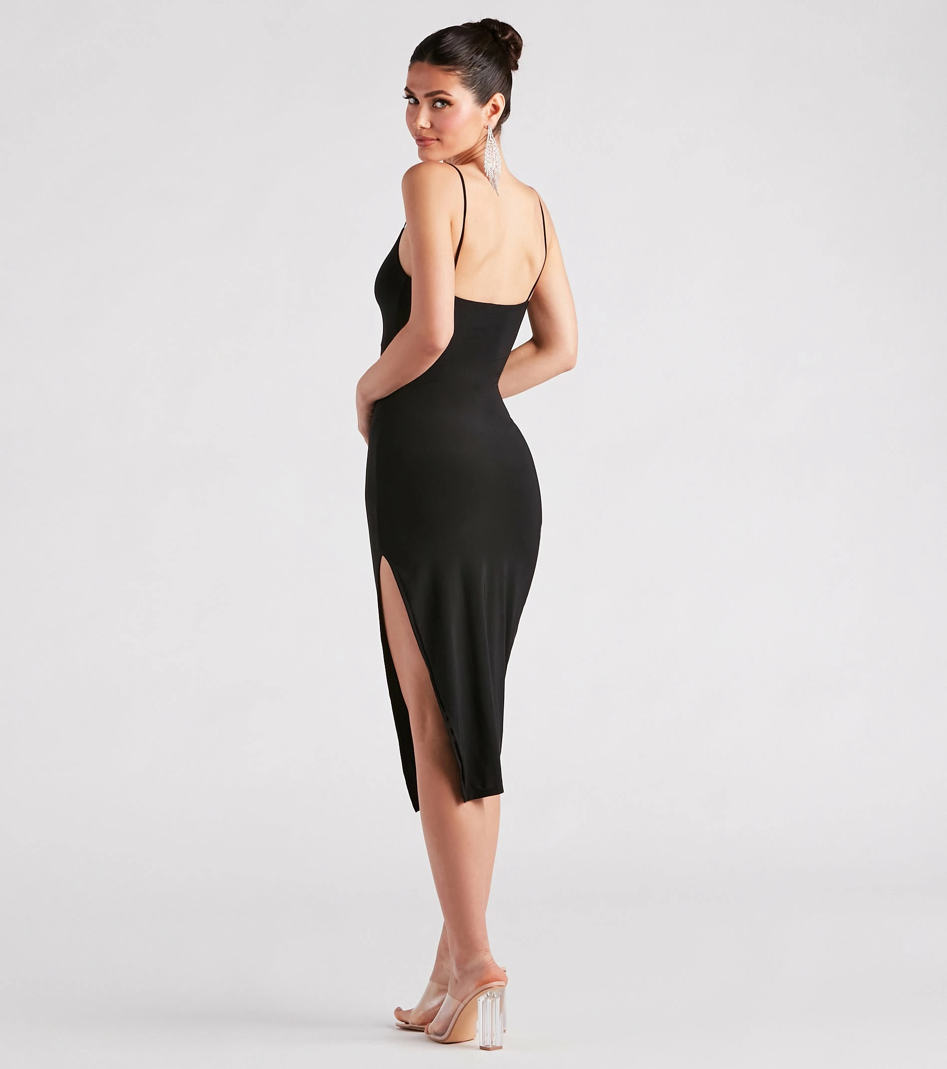 Windsor. Effortless Romance V-Neck Midi Dress 8 Windsor. Effortless Romance V-Neck Midi Dress - Image 6