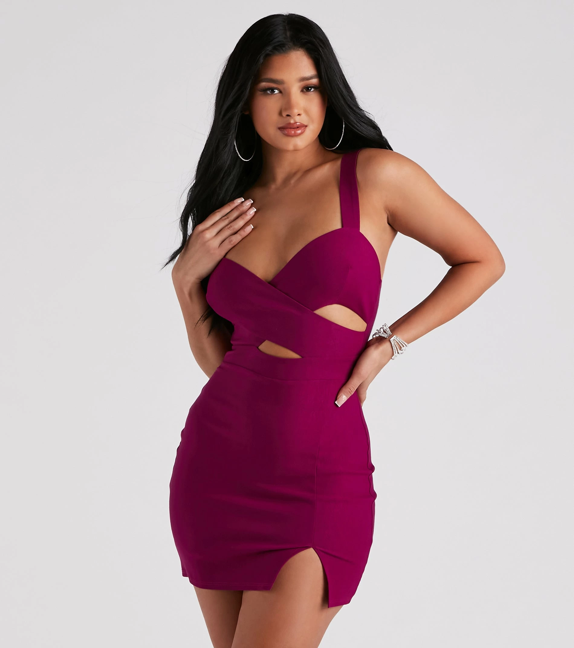 Windsor. Cross It Off V-Neck Short Dress 7 Windsor. Cross It Off V-Neck Short Dress - Image 5